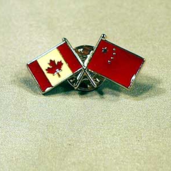 CHINA/CANADA FRIENDSHIP LAPEL PIN FULL COLOUR ENAMELLED METAL - Picture 1 of 1